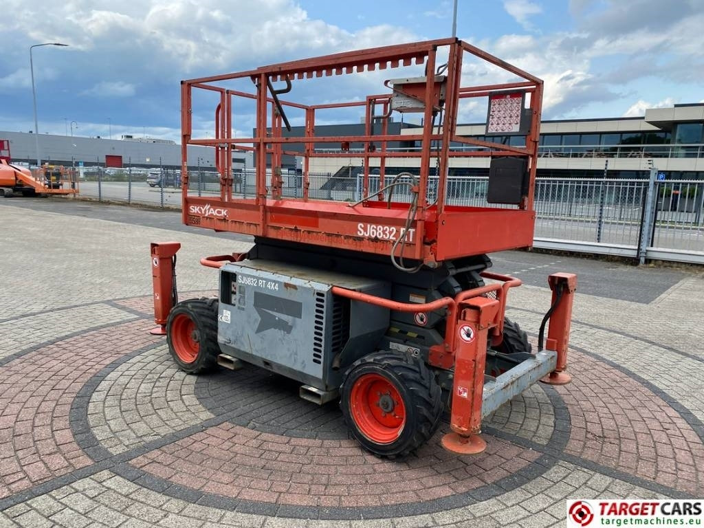 SkyJack SJ6832RT Diesel 4x4 Scissor 6832 Work Lift 1180cm - Nacelle ciseaux: photos 2 SkyJack SJ6832RT Diesel 4x4 Scissor 6832 Work Lift 1180cm - Nacelle ciseaux: photos 2