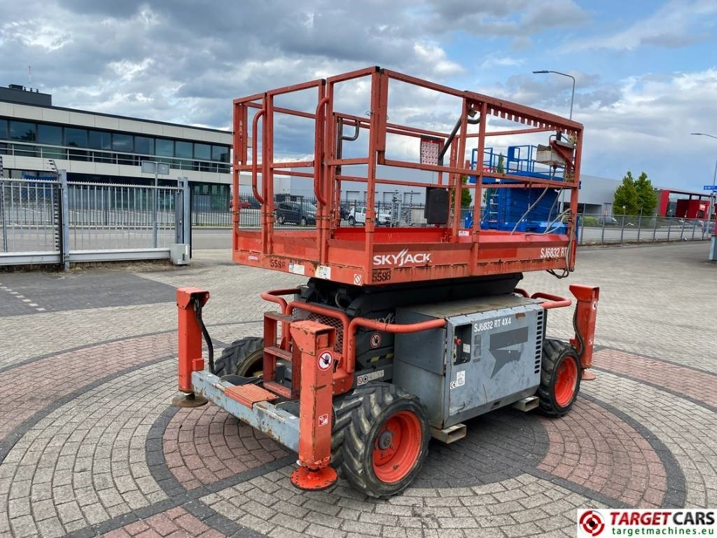 SkyJack SJ6832RT Diesel 4x4 Scissor 6832 Work Lift 1180cm - Nacelle ciseaux: photos 3 SkyJack SJ6832RT Diesel 4x4 Scissor 6832 Work Lift 1180cm - Nacelle ciseaux: photos 3