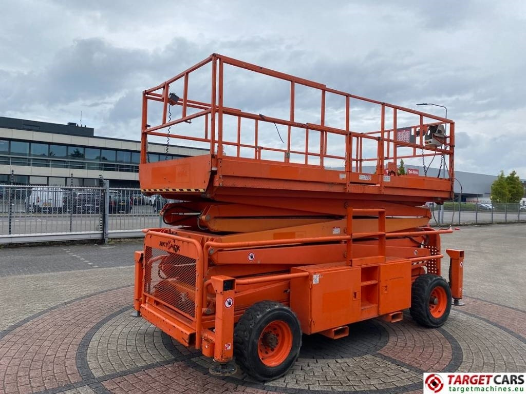 SkyJack SJ9250 RT Diesel 4x4 Scissor Work Lift 1720cm  - Nacelle ciseaux: photos 3 SkyJack SJ9250 RT Diesel 4x4 Scissor Work Lift 1720cm  - Nacelle ciseaux: photos 3