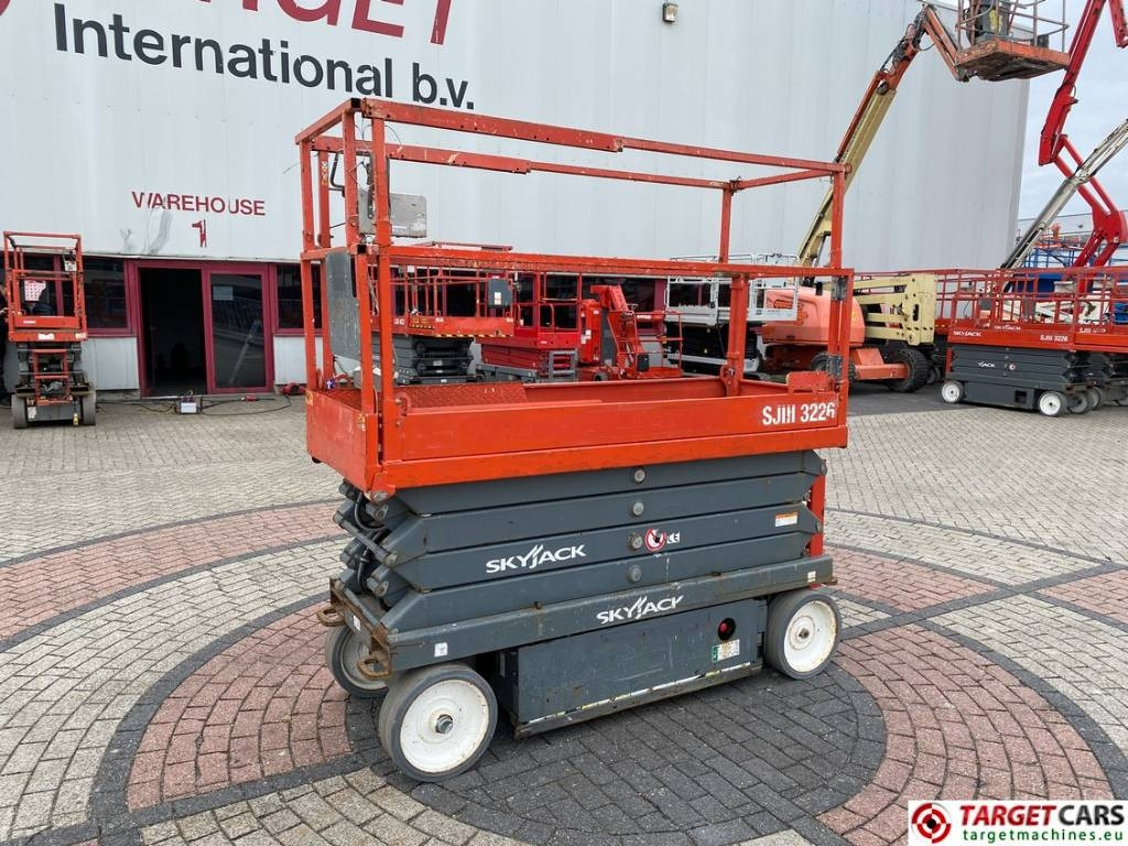 SkyJack SJIII-3226 Electric 3226 Scissor Work Lift 990cm  - Nacelle ciseaux: photos 1 SkyJack SJIII-3226 Electric 3226 Scissor Work Lift 990cm  - Nacelle ciseaux: photos 1