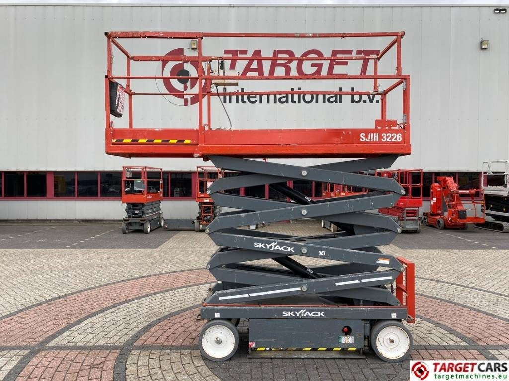 SkyJack SJIII-3226 Electric 3226 Scissor Work Lift 990cm  - Nacelle ciseaux: photos 5 SkyJack SJIII-3226 Electric 3226 Scissor Work Lift 990cm  - Nacelle ciseaux: photos 5