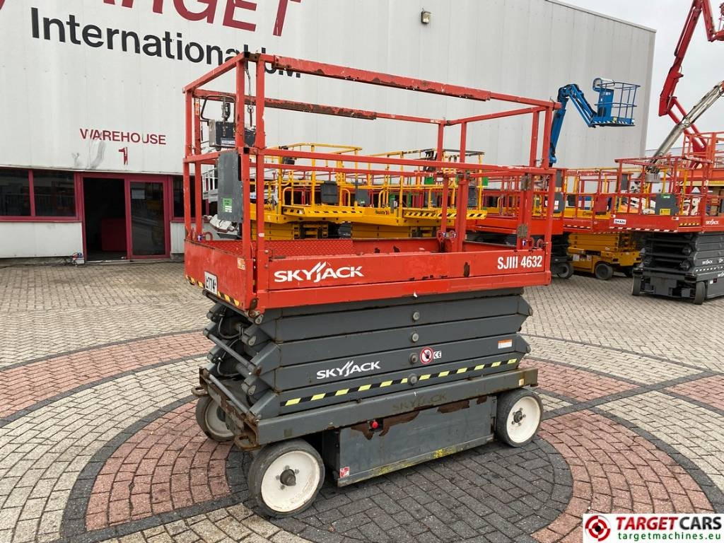 SkyJack SJIII-4632 Electric 4632 Scissor Work Lift 1170cm - Nacelle ciseaux: photos 1 SkyJack SJIII-4632 Electric 4632 Scissor Work Lift 1170cm - Nacelle ciseaux: photos 1