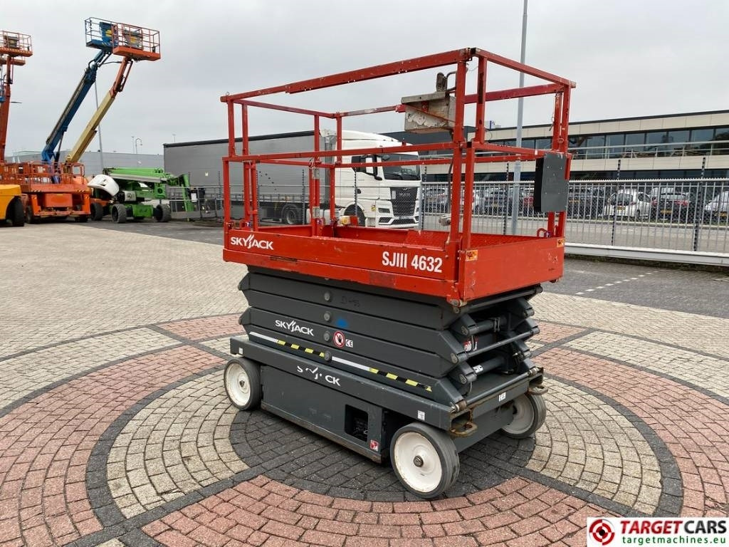 SkyJack SJIII-4632 Electric 4632 Scissor Work Lift 1170cm  - Nacelle ciseaux: photos 2 SkyJack SJIII-4632 Electric 4632 Scissor Work Lift 1170cm  - Nacelle ciseaux: photos 2