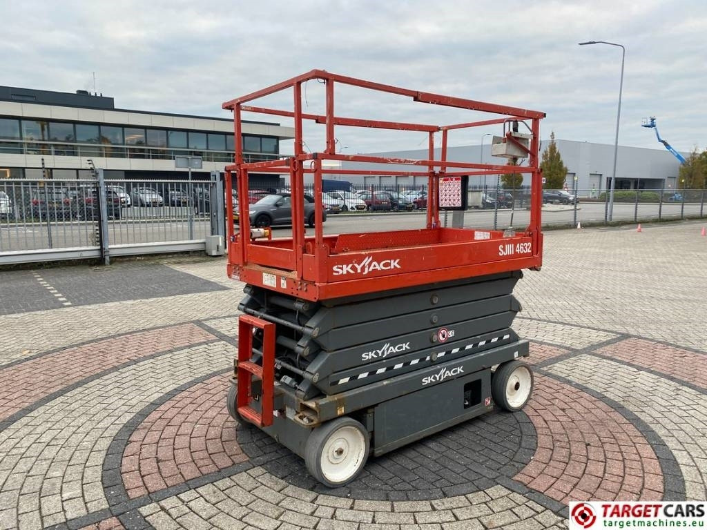 SkyJack SJIII-4632 Electric 4632 Scissor Work Lift 1170cm  - Nacelle ciseaux: photos 3 SkyJack SJIII-4632 Electric 4632 Scissor Work Lift 1170cm  - Nacelle ciseaux: photos 3