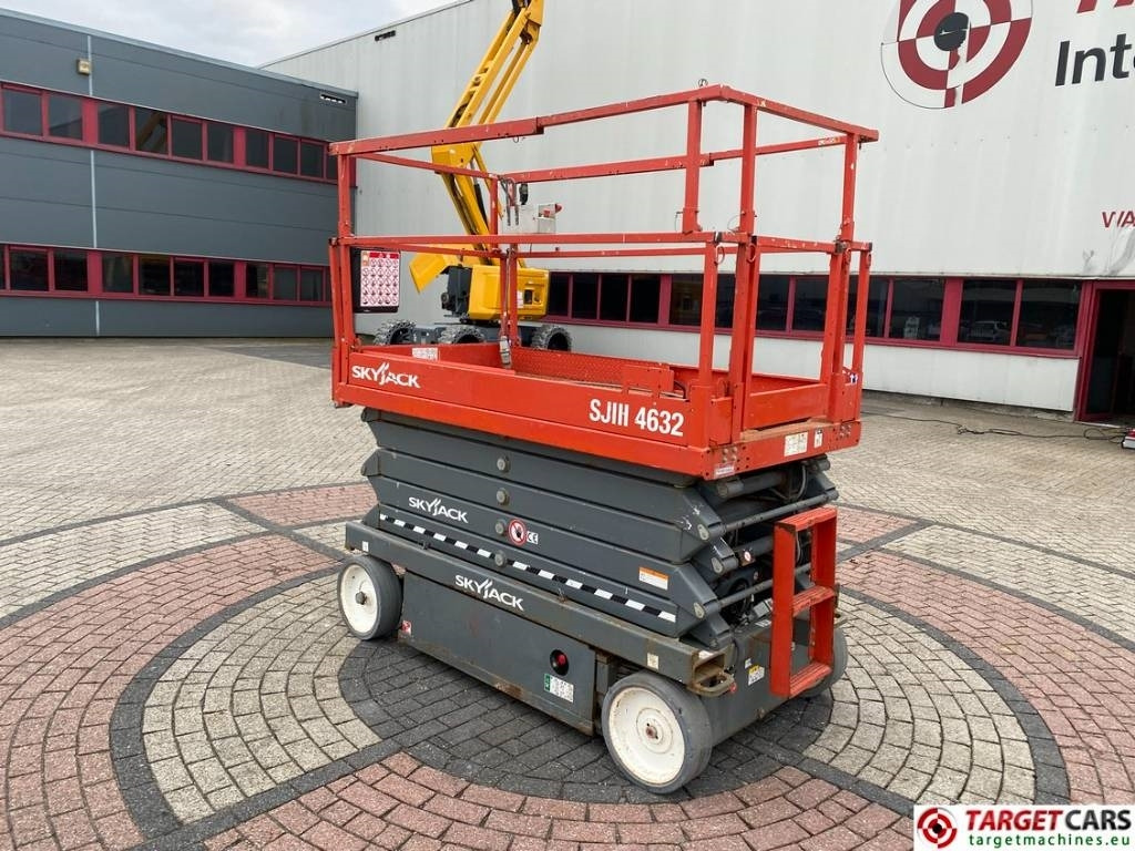 SkyJack SJIII-4632 Electric 4632 Scissor Work Lift 1170cm  - Nacelle ciseaux: photos 4 SkyJack SJIII-4632 Electric 4632 Scissor Work Lift 1170cm  - Nacelle ciseaux: photos 4