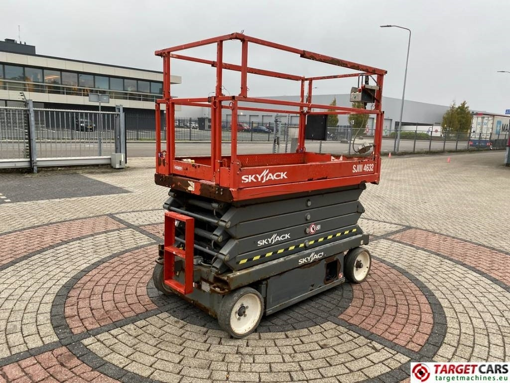 SkyJack SJIII-4632 Electric 4632 Scissor Work Lift 1170cm - Nacelle ciseaux: photos 3 SkyJack SJIII-4632 Electric 4632 Scissor Work Lift 1170cm - Nacelle ciseaux: photos 3
