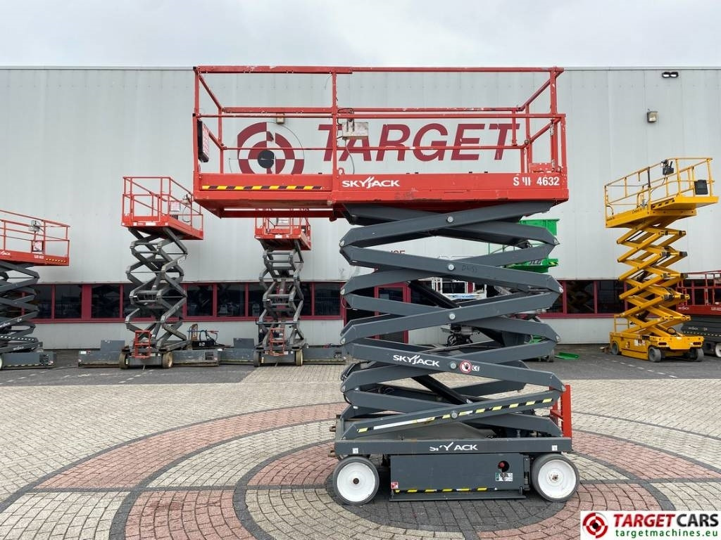 SkyJack SJIII-4632 Electric 4632 Scissor Work Lift 1170cm  - Nacelle ciseaux: photos 5 SkyJack SJIII-4632 Electric 4632 Scissor Work Lift 1170cm  - Nacelle ciseaux: photos 5