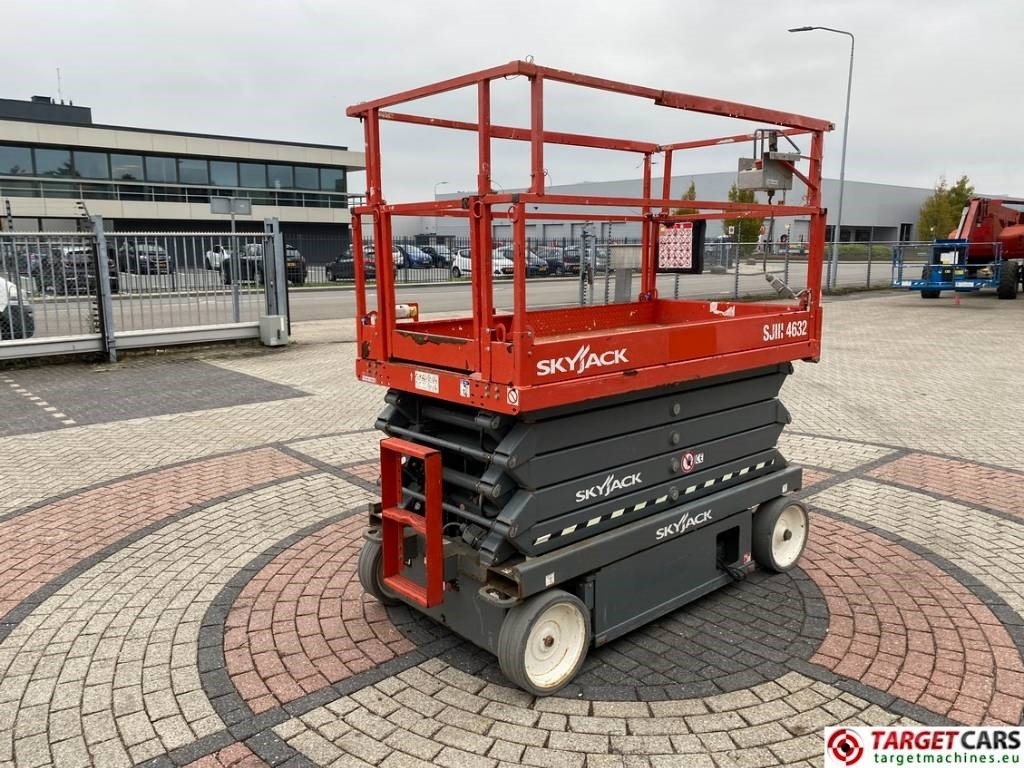 SkyJack SJIII-4632 Electric 4632 Scissor Work lift 1170cm  - Nacelle ciseaux: photos 3 SkyJack SJIII-4632 Electric 4632 Scissor Work lift 1170cm  - Nacelle ciseaux: photos 3