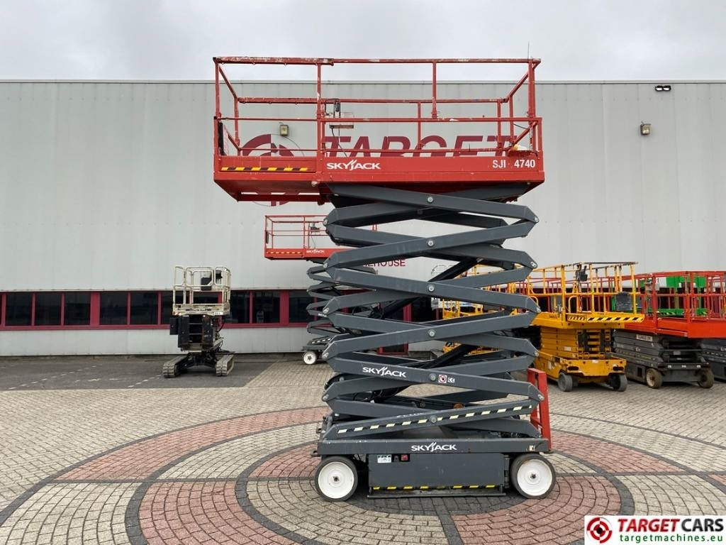 SkyJack SJIII-4740 Electric 4740 Scissor Work Lift 1380cm - Nacelle ciseaux: photos 5 SkyJack SJIII-4740 Electric 4740 Scissor Work Lift 1380cm - Nacelle ciseaux: photos 5