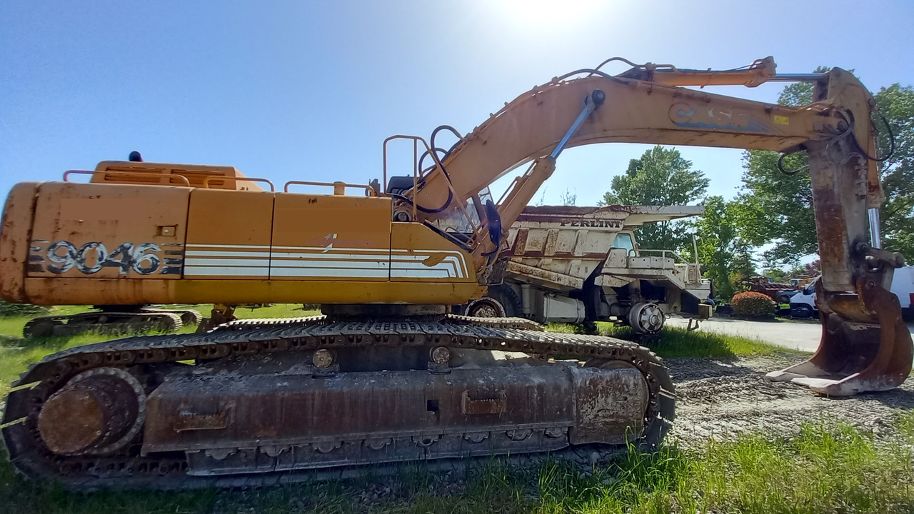 CASE Poclain 9046 Escavatore cingolato completo di cabina Rops-Fops con griglia frontale. Impianto martello. Benna. - Pelle sur chenille: photos 3 CASE Poclain 9046 Escavatore cingolato completo di cabina Rops-Fops con griglia frontale. Impianto martello. Benna. - Pelle sur chenille: photos 3