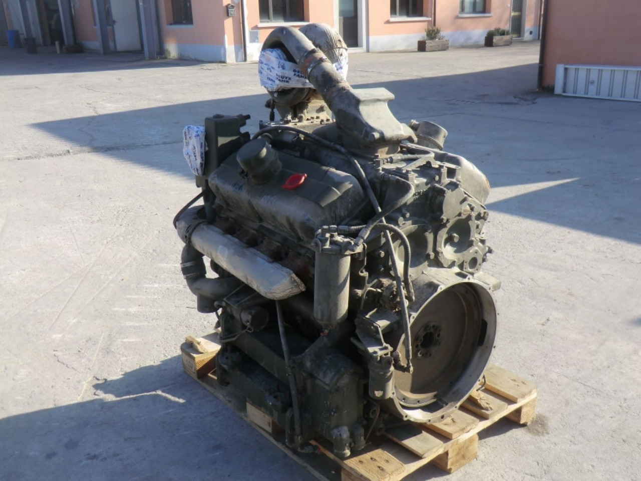 DETROIT DIESEL 8V53 MOTORE MARINO USATO. TIPO D.W. - L.S. COMPLETO DI TURBO E MOTORINO DI AVVIAMENTO. - Moteur pour Engins de chantier: photos 2 DETROIT DIESEL 8V53 MOTORE MARINO USATO. TIPO D.W. - L.S. COMPLETO DI TURBO E MOTORINO DI AVVIAMENTO. - Moteur pour Engins de chantier: photos 2