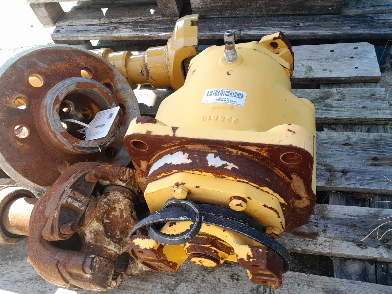 VOLVO L330E SUPPORT BEARING PROPELLER SHAFT - Transmission pour Engins de chantier: photos 3 VOLVO L330E SUPPORT BEARING PROPELLER SHAFT - Transmission pour Engins de chantier: photos 3