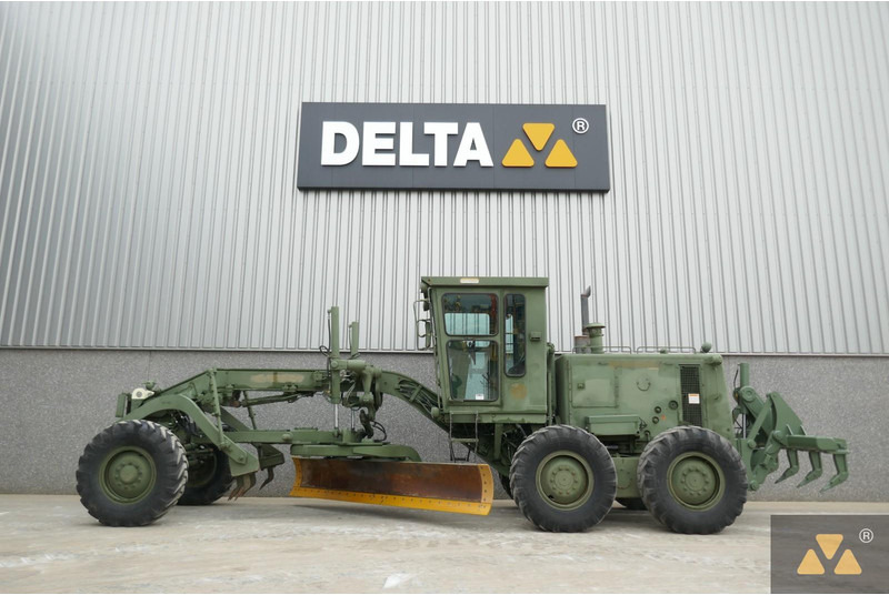 Caterpillar 130G Ex-army - Niveleuse: photos 1 Caterpillar 130G Ex-army - Niveleuse: photos 1
