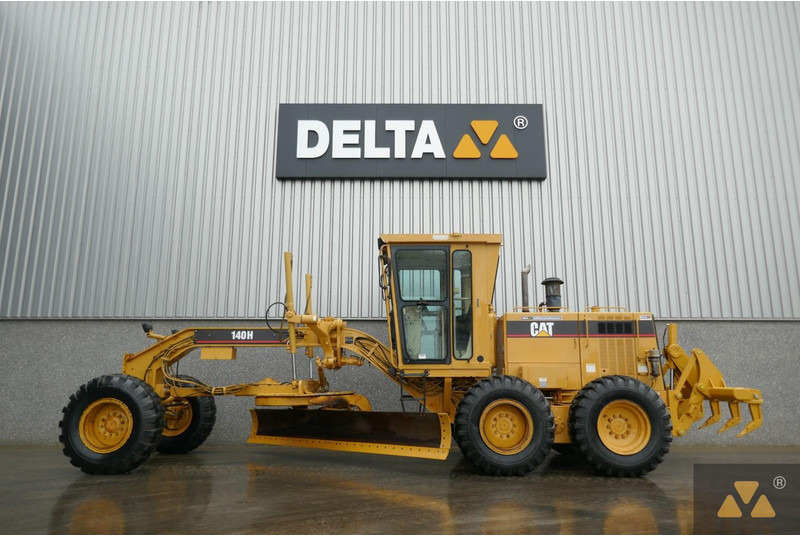Caterpillar 140H Ex-army - Niveleuse: photos 1 Caterpillar 140H Ex-army - Niveleuse: photos 1