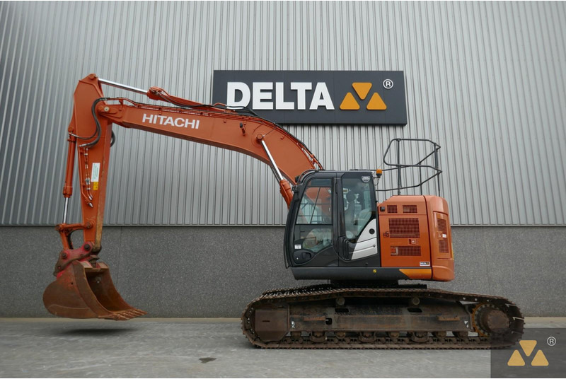 Hitachi ZX225USLC-6 - Pelle sur chenille: photos 1 Hitachi ZX225USLC-6 - Pelle sur chenille: photos 1