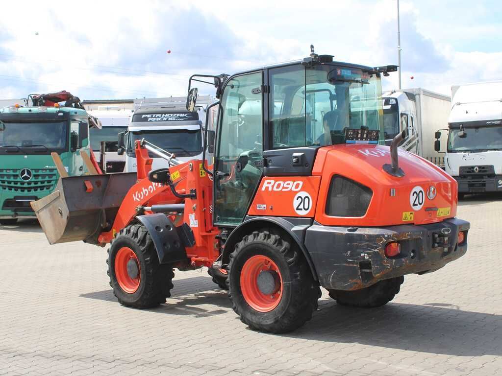 Kubota R090 - Chargeuse sur pneus: photos 5 Kubota R090 - Chargeuse sur pneus: photos 5