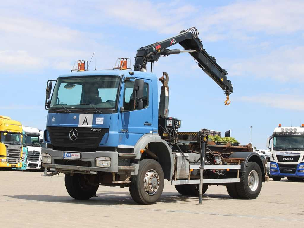 Mercedes-Benz AXOR 1824, CRANE HIAB 099B-3 DUO, 4x4 - Camion ampliroll, Camion grue: photos 1 Mercedes-Benz AXOR 1824, CRANE HIAB 099B-3 DUO, 4x4 - Camion ampliroll, Camion grue: photos 1