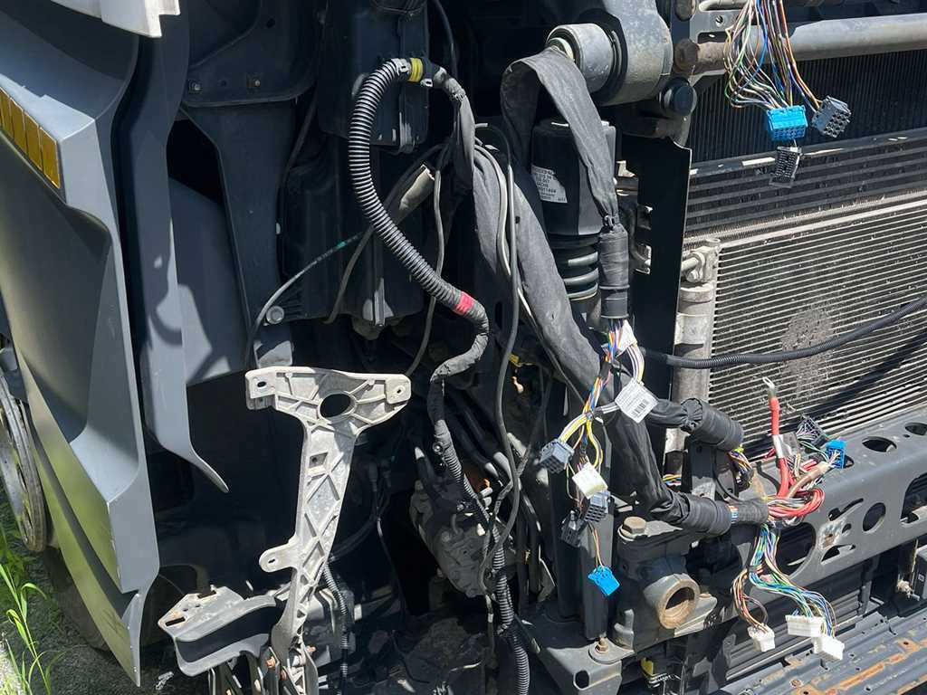 Camion à rideaux coulissants Mercedes-Benz Actros 2542, 6X2 + PANAV TVK18M: photos 8 Camion à rideaux coulissants Mercedes-Benz Actros 2542, 6X2 + PANAV TVK18M: photos 8