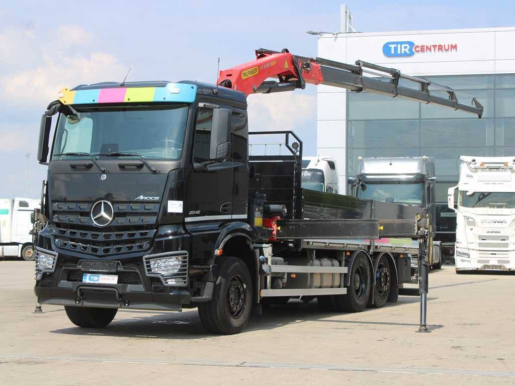Mercedes-Benz Arocs 2542, 6X2, EURO 6, SIDE PANEL, NAVIGATION, CAMERA, PALFINGER PK 24.001 SLD5 - Camion plateau, Camion grue: photos 1 Mercedes-Benz Arocs 2542, 6X2, EURO 6, SIDE PANEL, NAVIGATION, CAMERA, PALFINGER PK 24.001 SLD5 - Camion plateau, Camion grue: photos 1