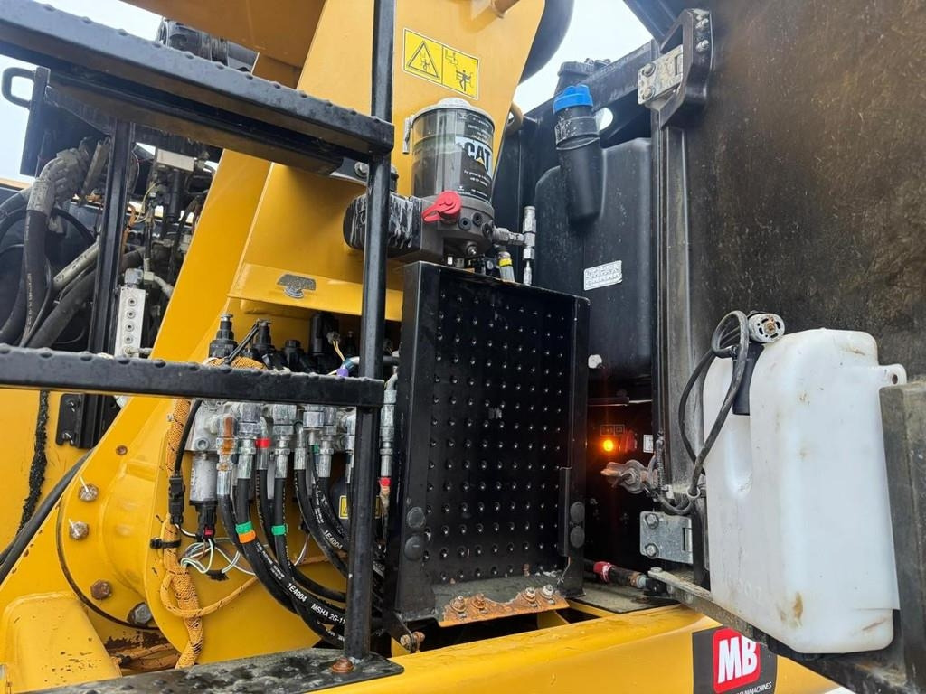 Pelle de manutention CAT MH3022: photos 16