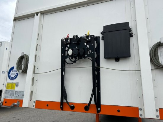 Berger SAPL 24 LTN Light, 5730 kg, 1A lift, 3A gelenkt - Semi-remorque rideaux coulissants: photos 5 Berger SAPL 24 LTN Light, 5730 kg, 1A lift, 3A gelenkt - Semi-remorque rideaux coulissants: photos 5