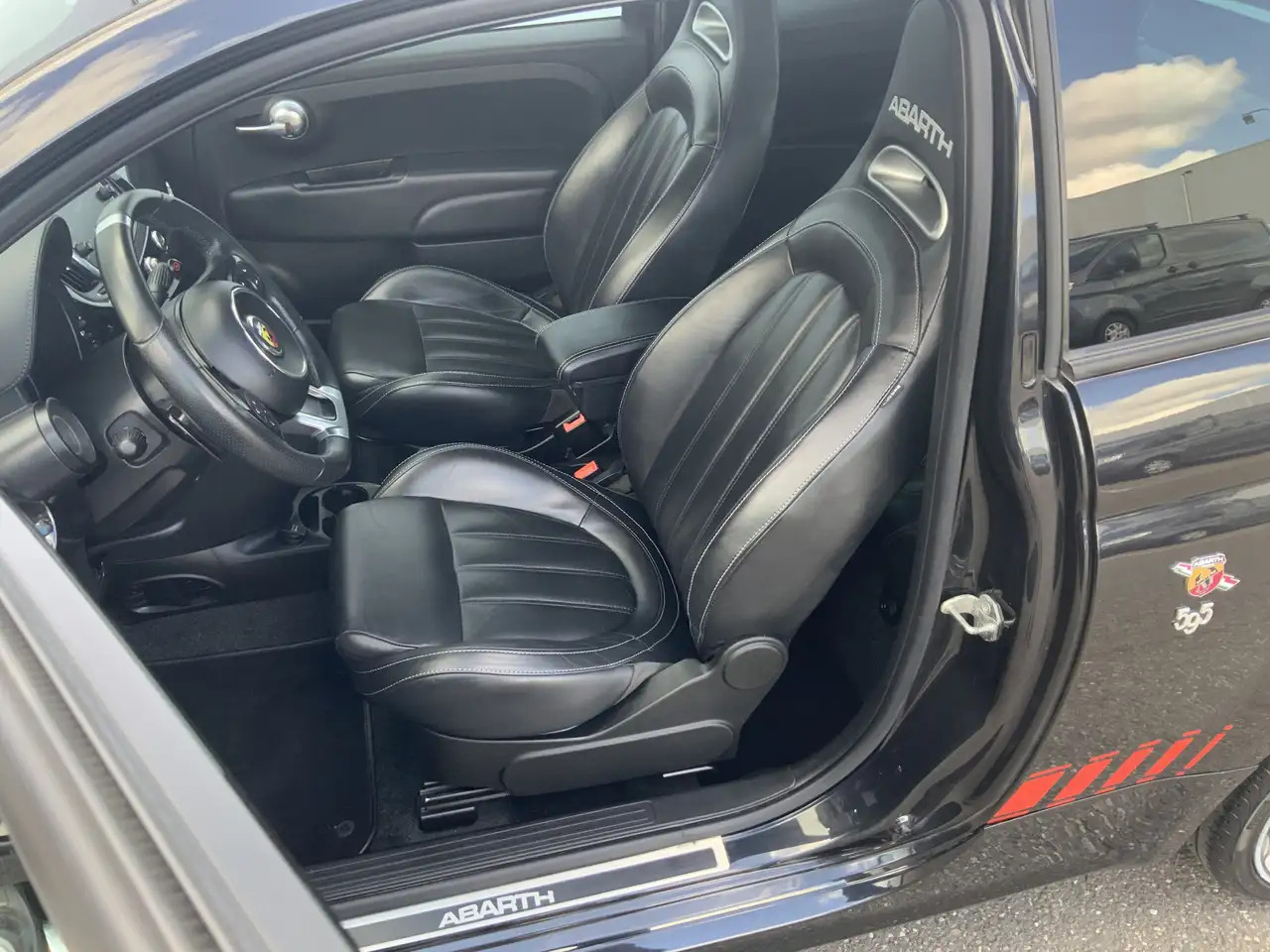 Fiat 500C Abarth 1.4 T-Jet 595 Automaat Euro 6 - Voiture: photos 5 Fiat 500C Abarth 1.4 T-Jet 595 Automaat Euro 6 - Voiture: photos 5