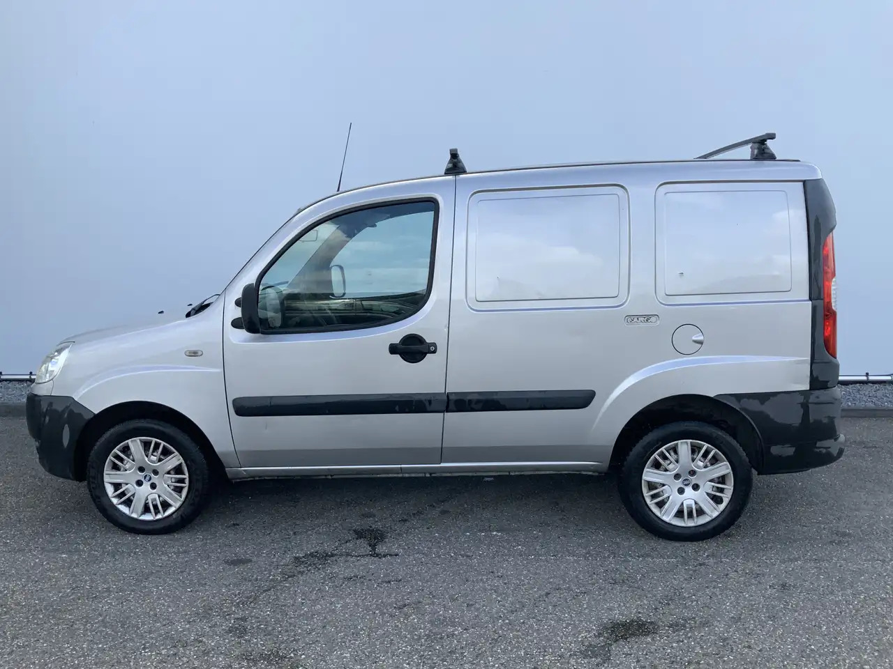 Fiat Doblo 1.3 MultiJet Basis Marge Geen BTW Export - Fourgonnette: photos 3 Fiat Doblo 1.3 MultiJet Basis Marge Geen BTW Export - Fourgonnette: photos 3