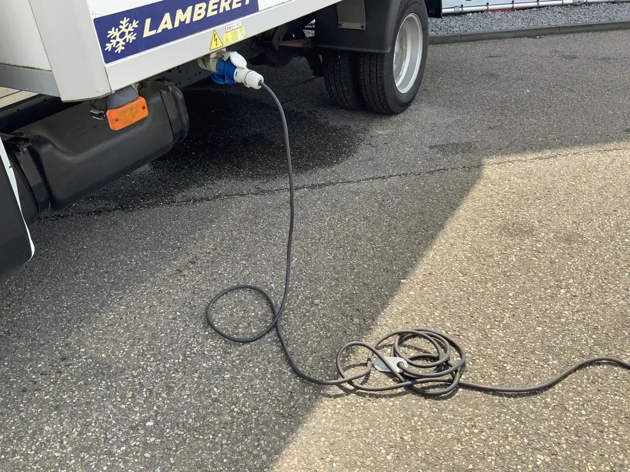 Iveco Daily 35C13 2.3 375 Automaat Koelmeubelbak Deuren Dag&Na - Utilitaire frigorifique: photos 2 Iveco Daily 35C13 2.3 375 Automaat Koelmeubelbak Deuren Dag&Na - Utilitaire frigorifique: photos 2