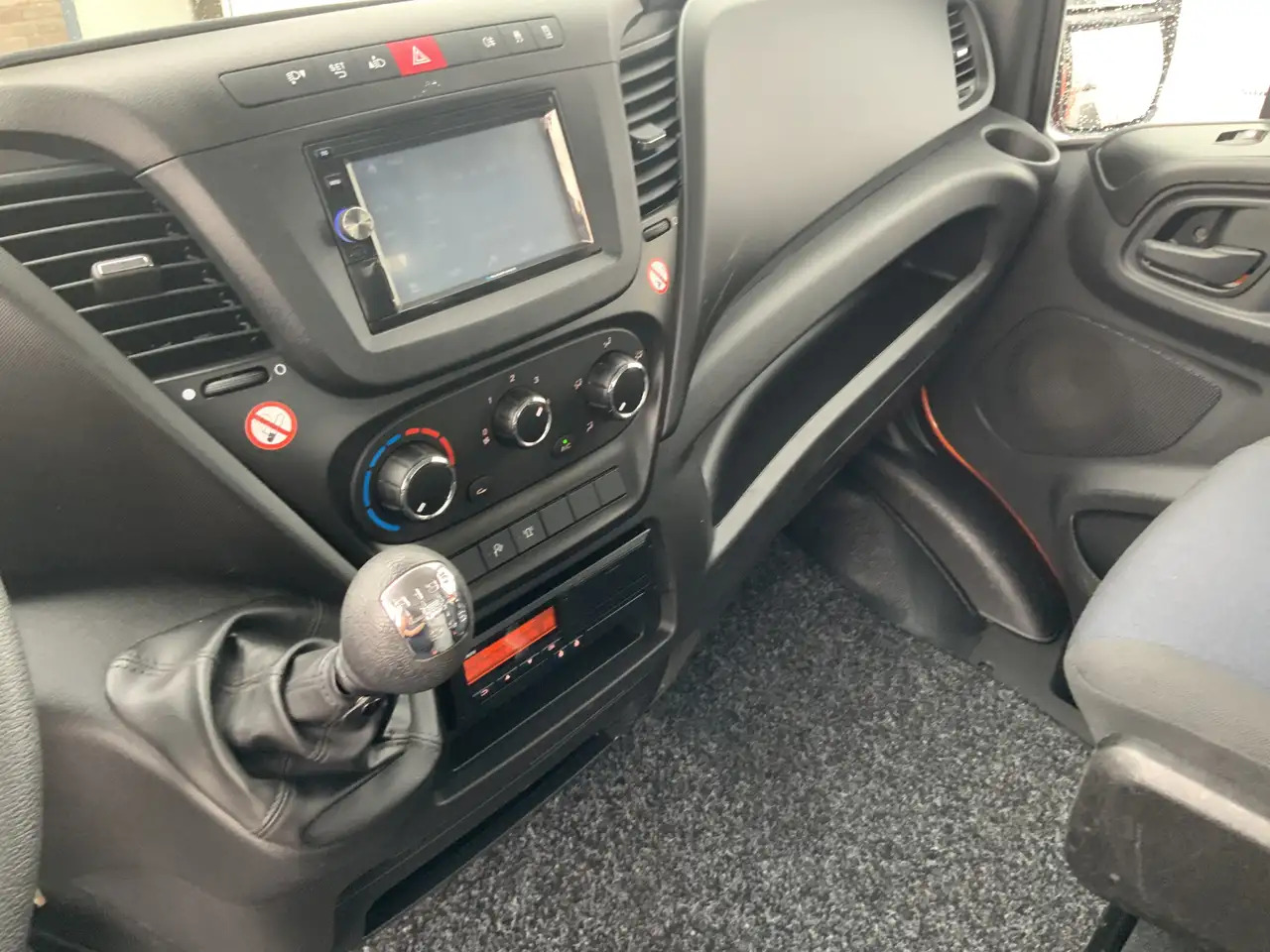 Utilitaire plateau Iveco Daily 35C14 2.3 375 Pick Up & LaadLift Airco Navi Trekha: photos 20