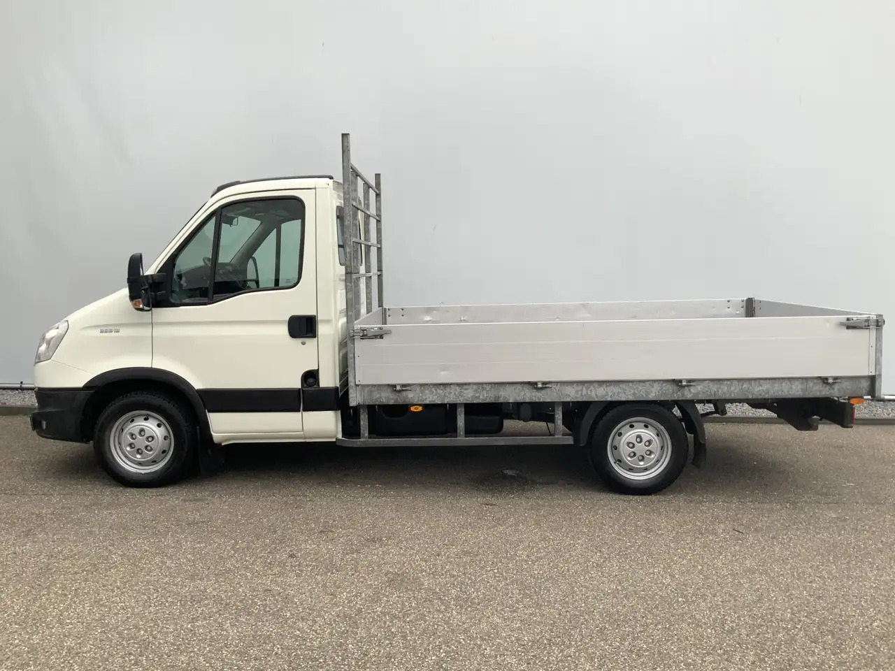 Iveco Daily 35S13 D 345 Pick Up Airco 3 Zits Trekhaak 3500 kg - Utilitaire plateau: photos 3 Iveco Daily 35S13 D 345 Pick Up Airco 3 Zits Trekhaak 3500 kg - Utilitaire plateau: photos 3