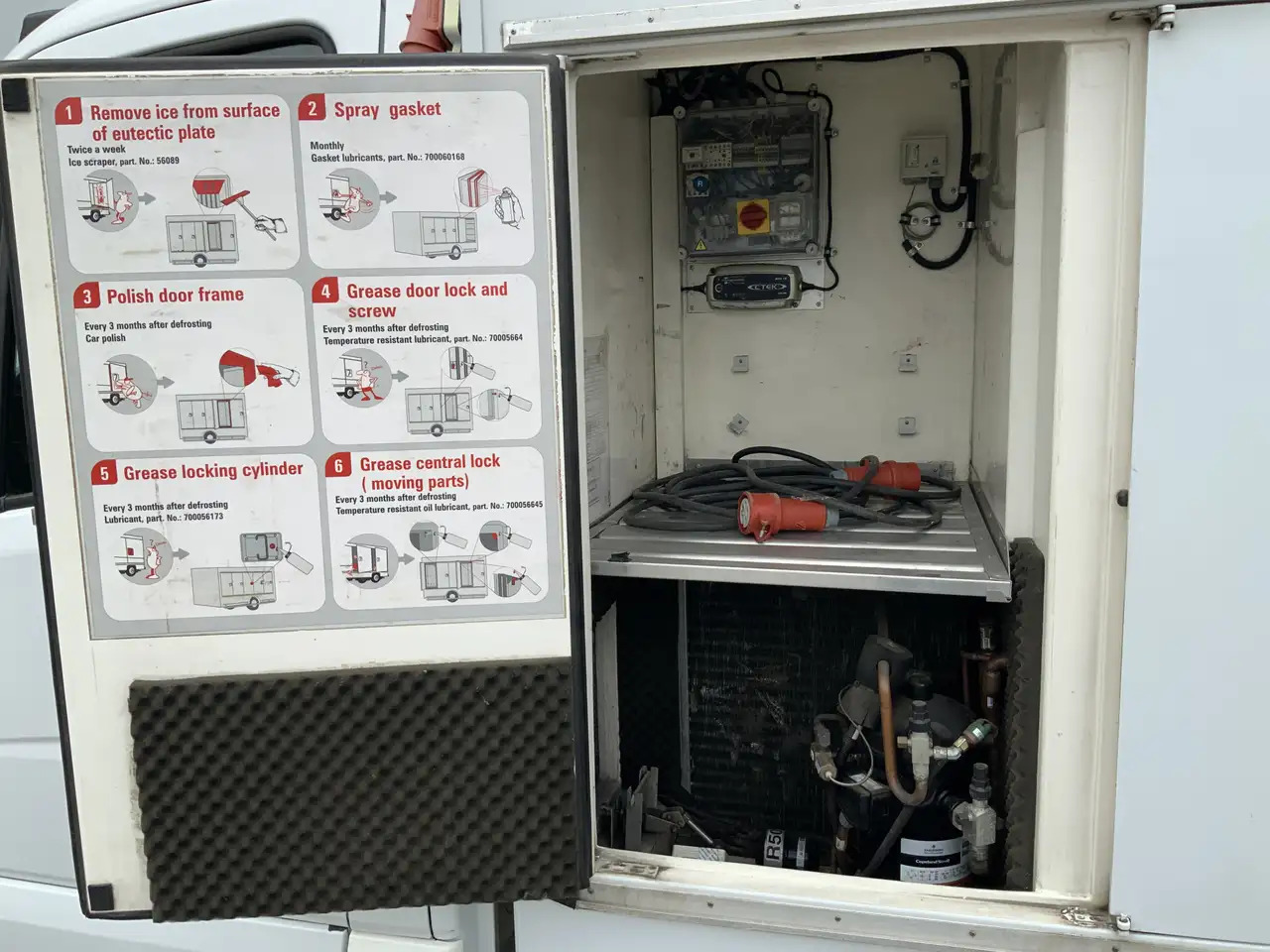 Mercedes-Benz Sprinter 310 2.2 CDI 366 ijswagen 40 gr _0 Deuren 10 Euro 5 - Utilitaire frigorifique: photos 4 Mercedes-Benz Sprinter 310 2.2 CDI 366 ijswagen 40 gr _0 Deuren 10 Euro 5 - Utilitaire frigorifique: photos 4