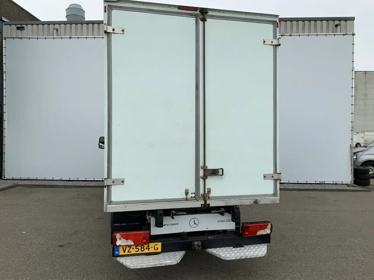 Mercedes-Benz Sprinter 516 2.2 CDI 432 Meubelbak&Deuren &Trap Airco 3 Zit - Fourgon grand volume: photos 2 Mercedes-Benz Sprinter 516 2.2 CDI 432 Meubelbak&Deuren &Trap Airco 3 Zit - Fourgon grand volume: photos 2