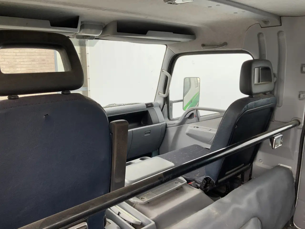 Mitsubishi Canter 3C13 3.0 DI 335 Dub Cab 6 pers Pick Up Airco Trekh - Camion plateau: photos 5 Mitsubishi Canter 3C13 3.0 DI 335 Dub Cab 6 pers Pick Up Airco Trekh - Camion plateau: photos 5