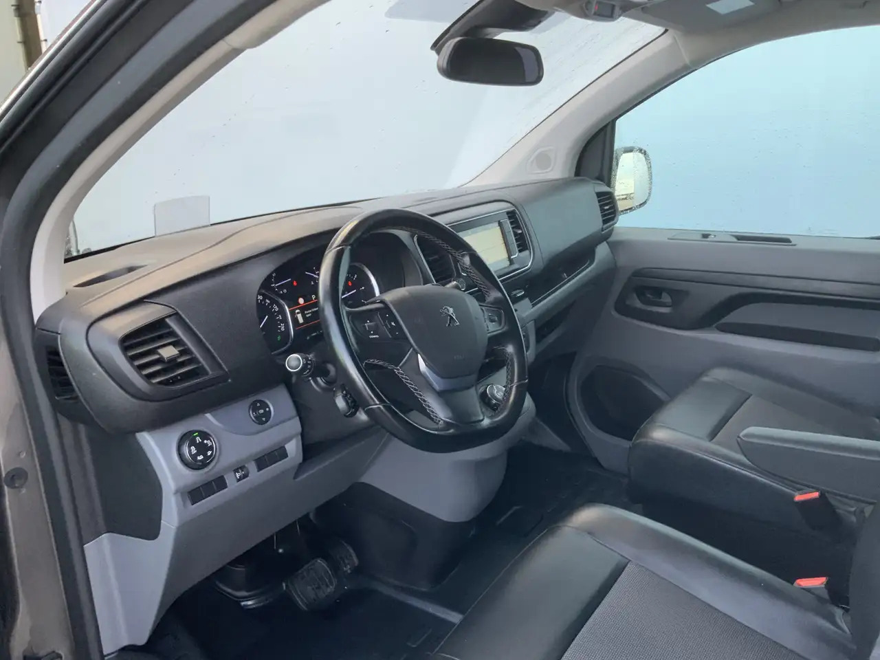 Peugeot Expert 227S 2.0 BlueHD(Koppakking Defect ) 180 Premium Pa - Fourgon utilitaire: photos 5 Peugeot Expert 227S 2.0 BlueHD(Koppakking Defect ) 180 Premium Pa - Fourgon utilitaire: photos 5