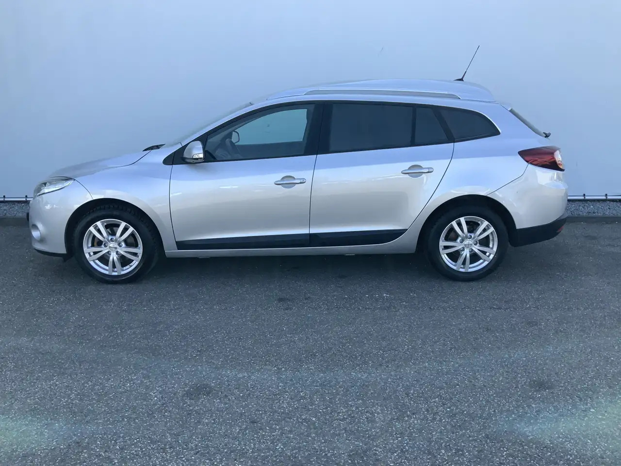 Renault Megane 1.5 dCi Expression Airco Navi Grijs Kenteken Euro - Voiture: photos 3 Renault Megane 1.5 dCi Expression Airco Navi Grijs Kenteken Euro - Voiture: photos 3