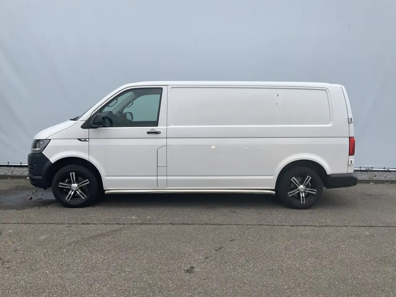 Volkswagen T6 Transporter 2.0 TDI L2H1 Airco Navi 3 Zits Alu Velg Euro 6 - Fourgon utilitaire: photos 3 Volkswagen T6 Transporter 2.0 TDI L2H1 Airco Navi 3 Zits Alu Velg Euro 6 - Fourgon utilitaire: photos 3