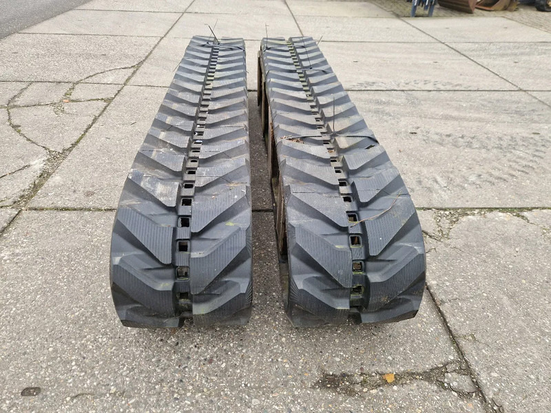 Komatsu nieuwe tracks t.b.v. PC75 tot PC88 - Chenille pour Camion: photos 3 Komatsu nieuwe tracks t.b.v. PC75 tot PC88 - Chenille pour Camion: photos 3