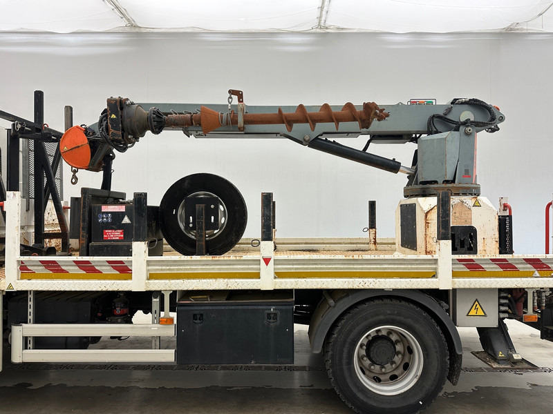 Camion grue Renault D14.250: photos 9 Camion grue Renault D14.250: photos 9