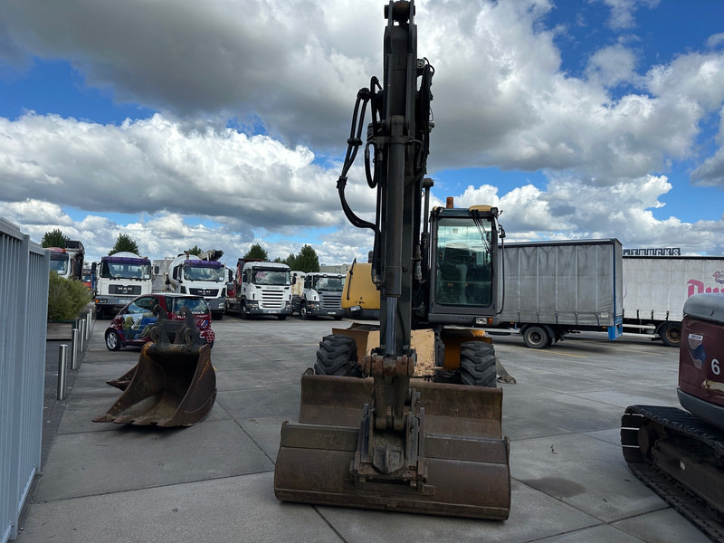 Volvo EW140 - Pelle sur pneus: photos 2 Volvo EW140 - Pelle sur pneus: photos 2