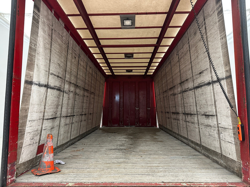 Camion à rideaux coulissants Volvo FL 220: photos 8 Camion à rideaux coulissants Volvo FL 220: photos 8