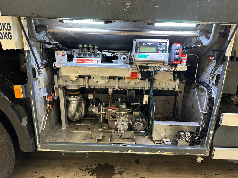 Volvo FM360 - 6x2 - Camion citerne: photos 5 Volvo FM360 - 6x2 - Camion citerne: photos 5