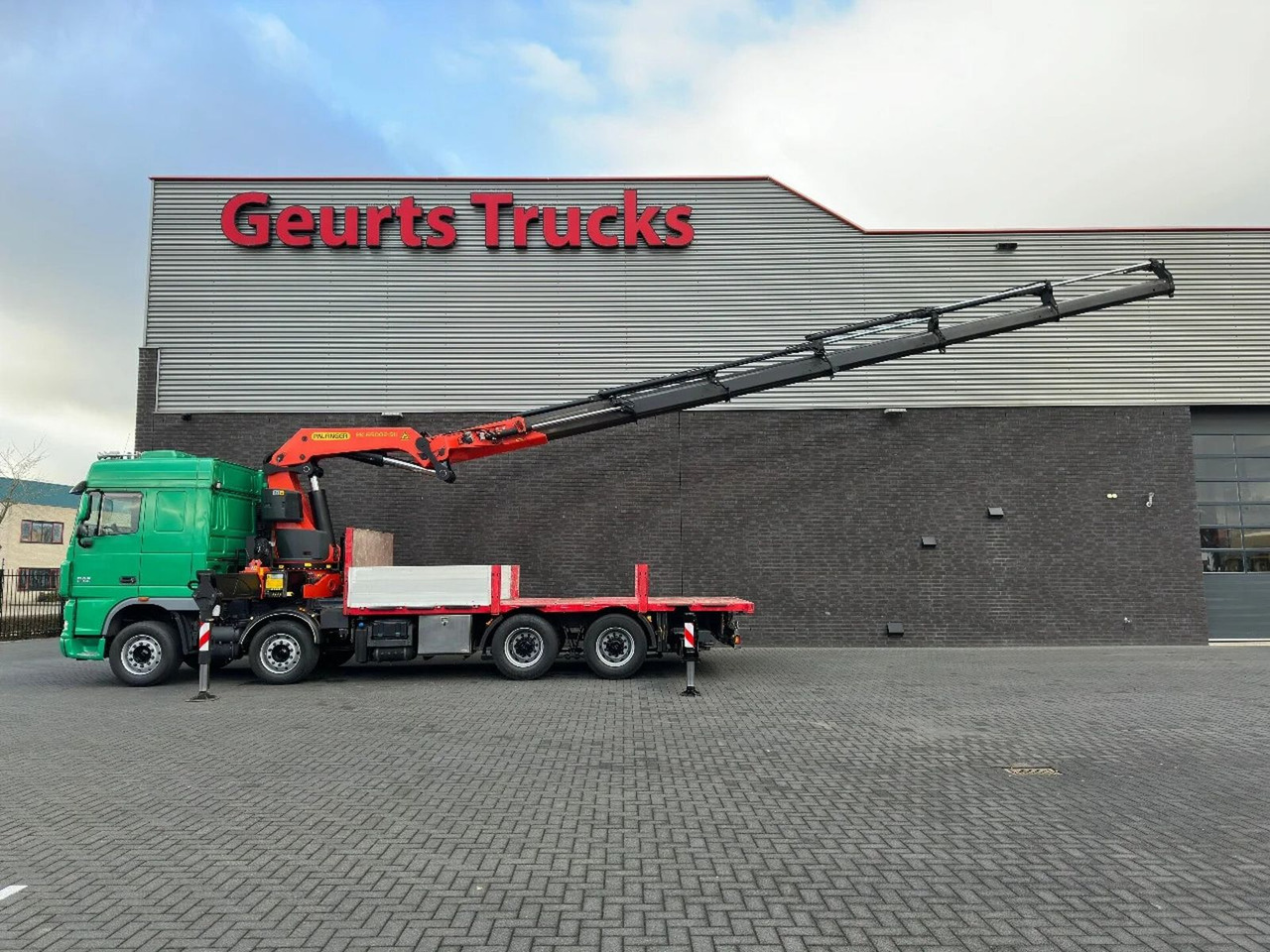 DAF XF 105.510 8X4 + PALFINGER PK 65002-SH E POWER L - Camion grue: photos 2 DAF XF 105.510 8X4 + PALFINGER PK 65002-SH E POWER L - Camion grue: photos 2