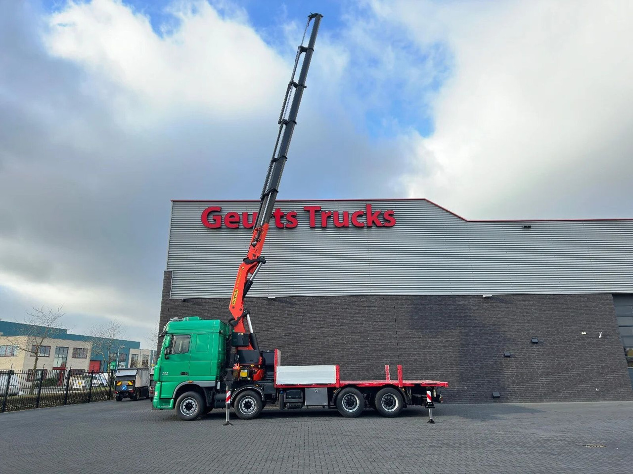 DAF XF 105.510 8X4 + PALFINGER PK 65002-SH E POWER L - Camion grue: photos 4 DAF XF 105.510 8X4 + PALFINGER PK 65002-SH E POWER L - Camion grue: photos 4
