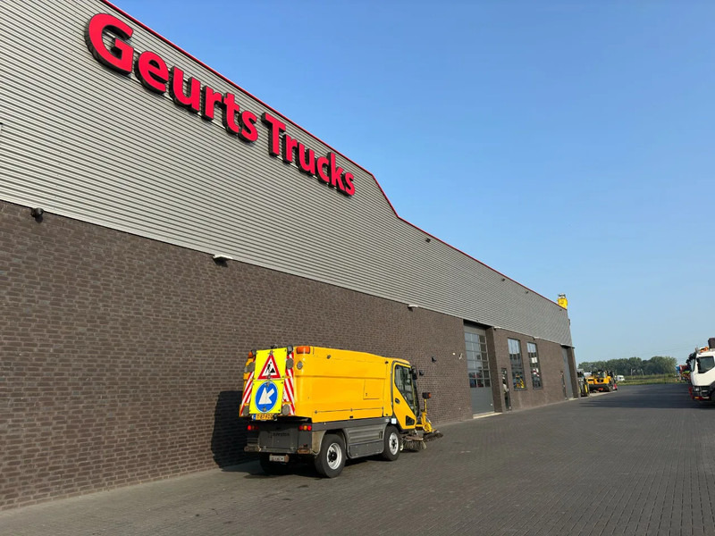 Johnston CX400 SWEEPING TRUCK/ KEHRMASCHINE/VEEGWAGEN/FAHRBAHNREINIGER - Balayeuse industrielle: photos 4 Johnston CX400 SWEEPING TRUCK/ KEHRMASCHINE/VEEGWAGEN/FAHRBAHNREINIGER - Balayeuse industrielle: photos 4