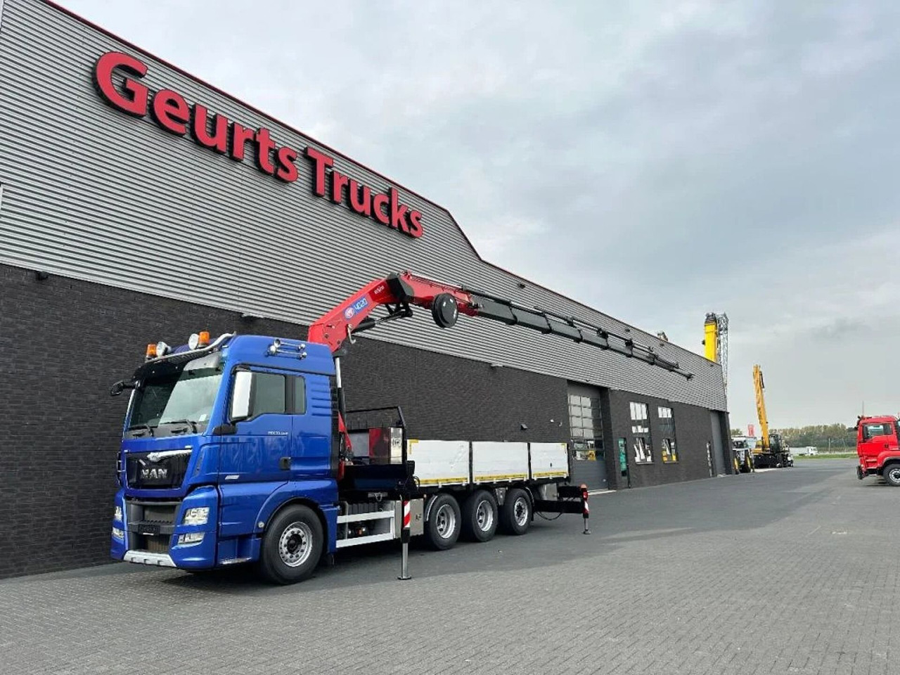 MAN TGX 33.560 8X4 TRIDEM + HMF 4020-K8 KRAAN/KRAN/C - Camion grue: photos 2 MAN TGX 33.560 8X4 TRIDEM + HMF 4020-K8 KRAAN/KRAN/C - Camion grue: photos 2