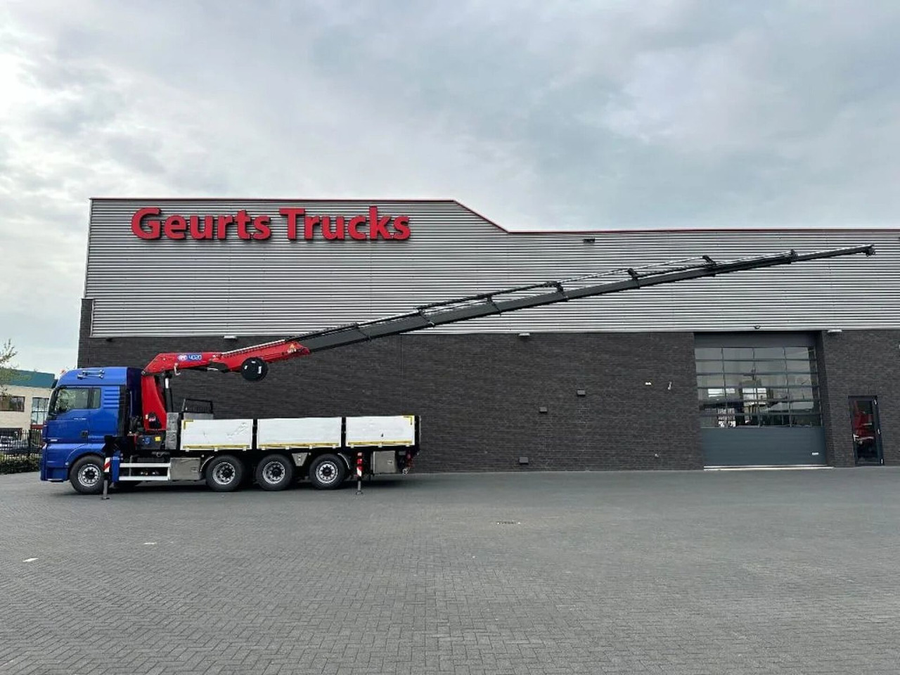 MAN TGX 33.560 8X4 TRIDEM + HMF 4020-K8 KRAAN/KRAN/C - Camion grue: photos 4 MAN TGX 33.560 8X4 TRIDEM + HMF 4020-K8 KRAAN/KRAN/C - Camion grue: photos 4