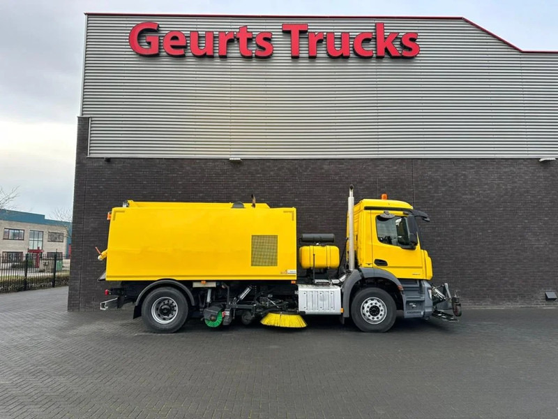 Mercedes-Benz Arocs 1824 4X2 BEAM A9000 SWEEPING TRUCK/ KEHRMASCHINE/VEEGWAGEN/FAHRBAHNREINIGER/AIRPORT CLEANER WITH MAGNET - Balayeuse de voirie: photos 4 Mercedes-Benz Arocs 1824 4X2 BEAM A9000 SWEEPING TRUCK/ KEHRMASCHINE/VEEGWAGEN/FAHRBAHNREINIGER/AIRPORT CLEANER WITH MAGNET - Balayeuse de voirie: photos 4