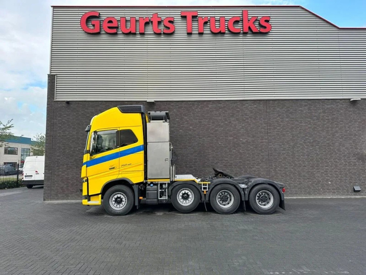Volvo FH 16.750 8X4 HEAVY DUTY TRACTOR/SZM/TREKKER - Tracteur routier: photos 1 Volvo FH 16.750 8X4 HEAVY DUTY TRACTOR/SZM/TREKKER - Tracteur routier: photos 1
