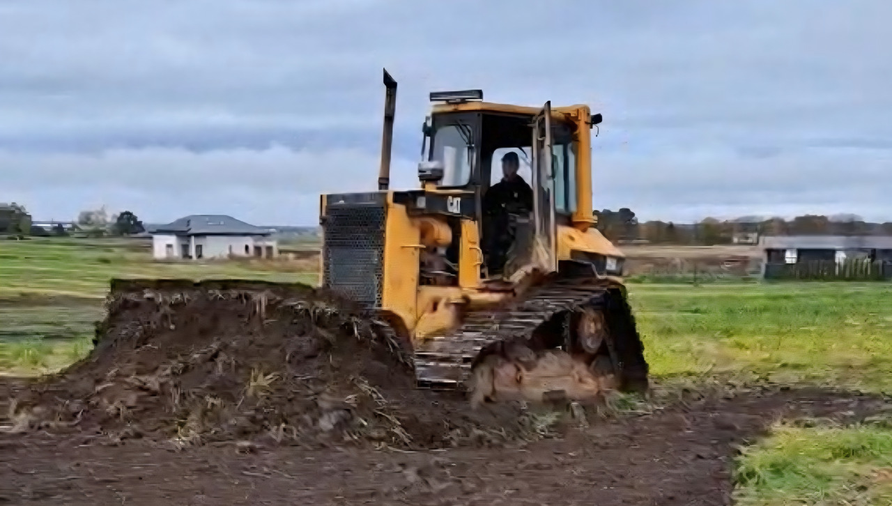 CATERPILLAR D5 M - Bulldozer: photos 1 CATERPILLAR D5 M - Bulldozer: photos 1