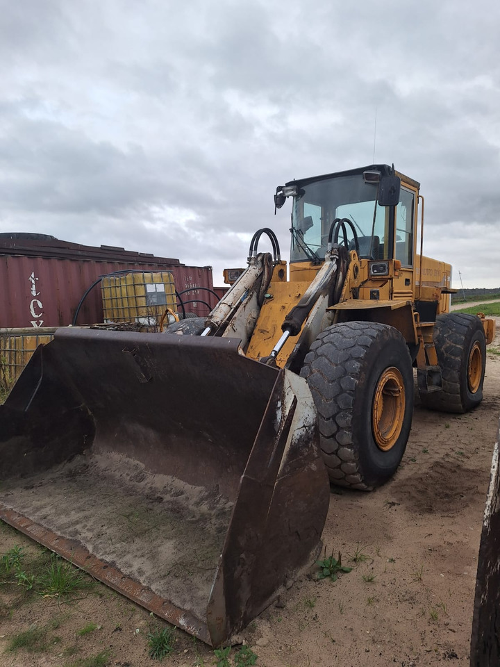 VOLVO L120 - Chargeuse sur pneus: photos 5 VOLVO L120 - Chargeuse sur pneus: photos 5